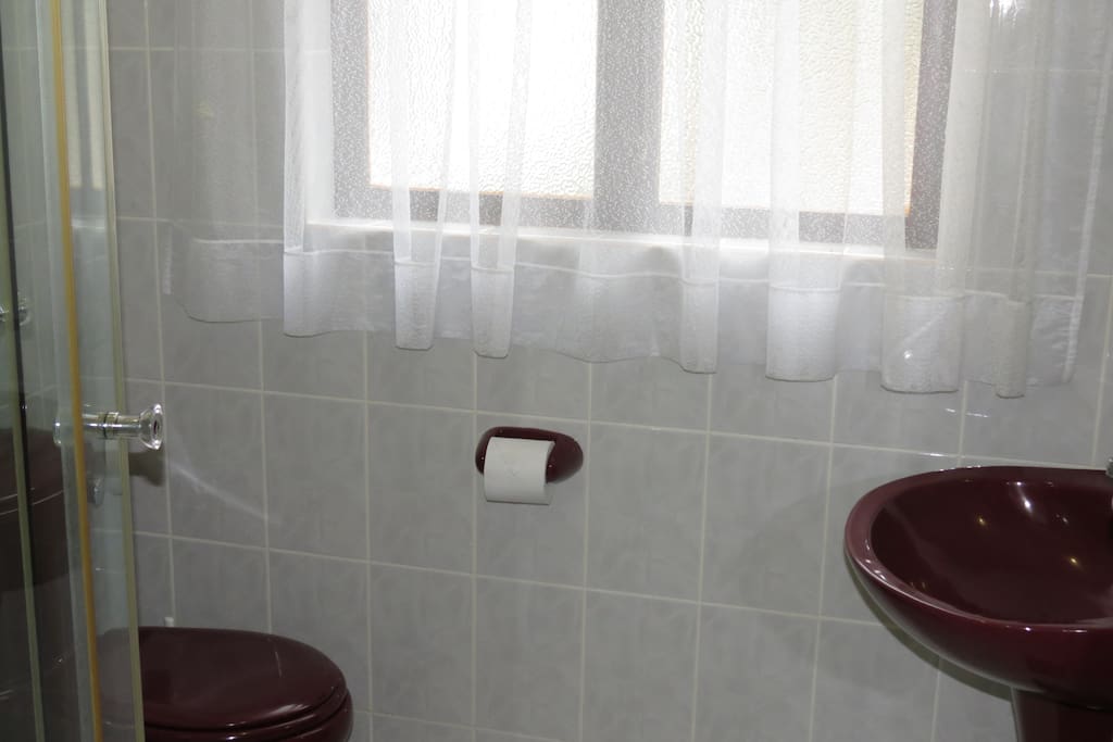 Burgandy bathroom