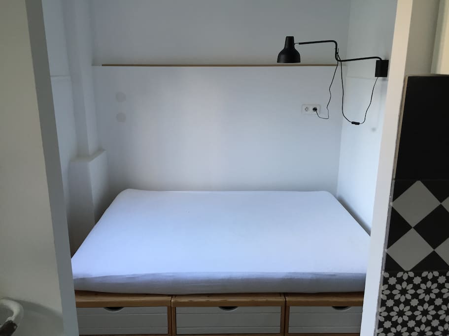 chambre avec lit 140