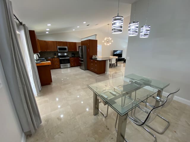 Renovated house w/ saltwater pool & huge backyard