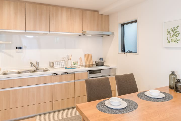 Roof Terrance/Car space/Luggage Deposit/Free wifi