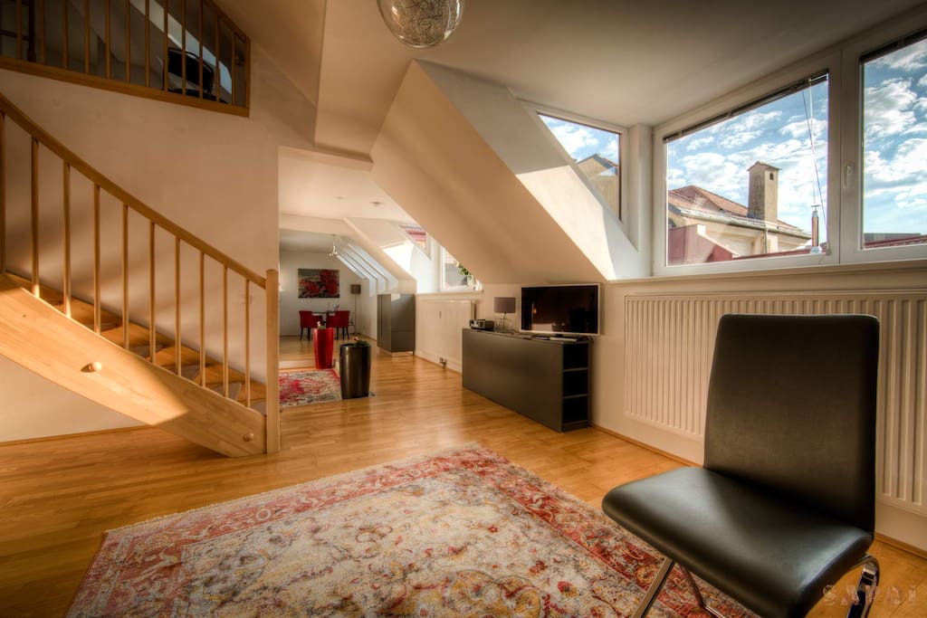 Blick Wohnzimmer in Richtung Küche