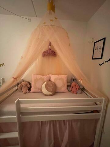 Fantastisk lokation, skøn 5 lejlighed, ren og pæn. gallery image 5