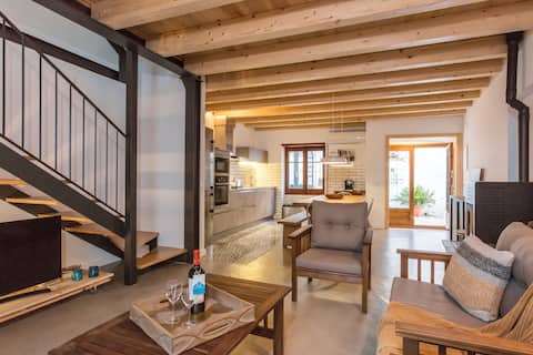 Propiedad de Airbnb exitosa: FISHERMAN HOUSE IN OLD TOWN of TOSSA DE MAR en Tossa De Mar