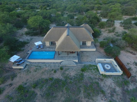 Hidden 2-Bedroom Gem In Wildlife Estate/Hoedspruit
