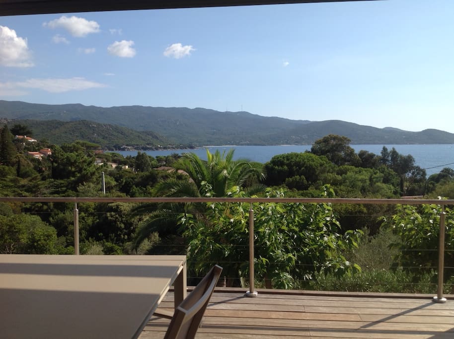 Vue de la terrasse .