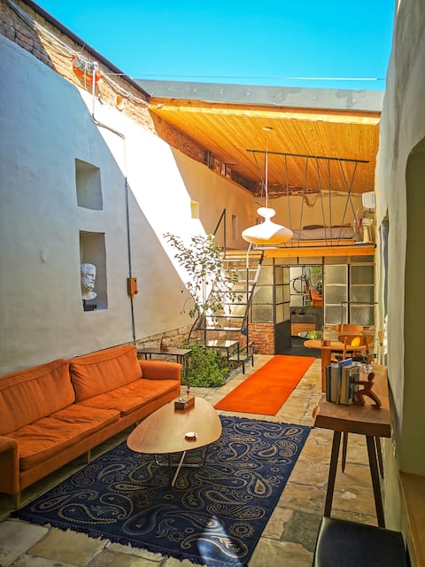 The Cabrio House. GardenUniqueCityCente