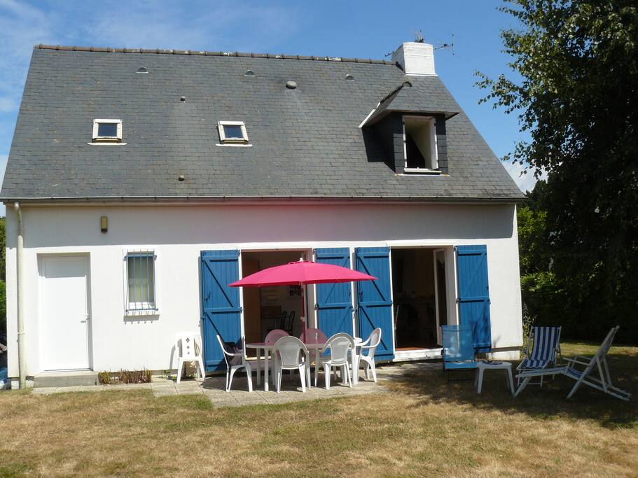 Grand jardin arboré et clos vue sur la campagne