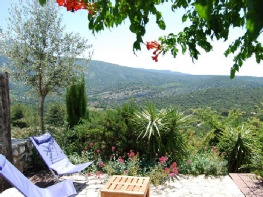 terrasse à 180° avec vue sur le mont Ventoux