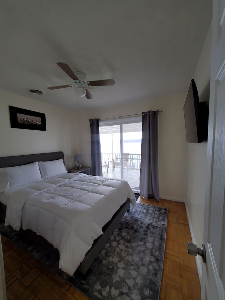 Second guest room-walkout lakeview