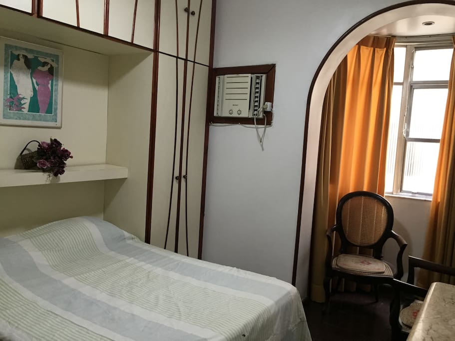 Suite with queen size bed, Air conditioning & connecting bathroom.