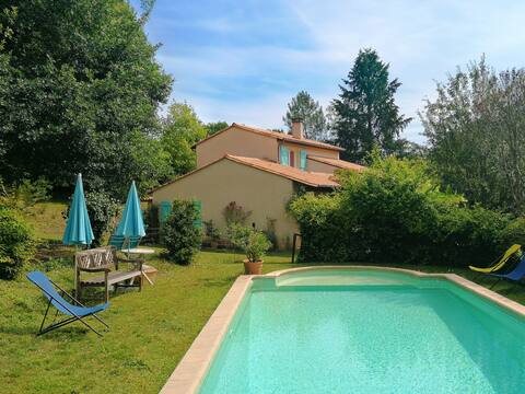House for 6 people with heated pool