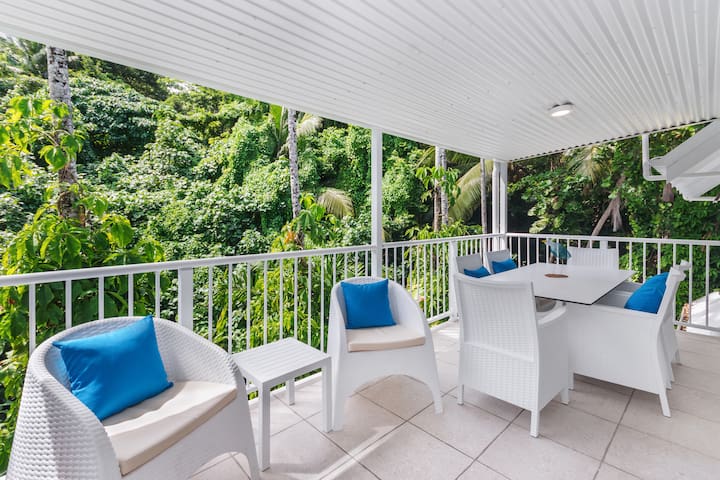 By The Sea Port Douglas managed Airbnb listing 1
