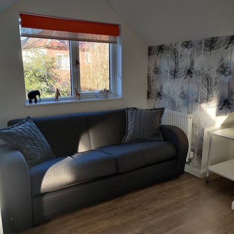 Popular Airbnb listing: Detached. Next To Chester Zoo and near Park & Ride in Cheshire West And Chester