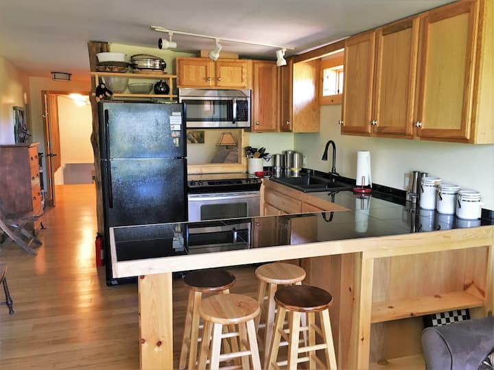 Blue Ridge Artist's Studio Mountain view Barns for Rent in Buena