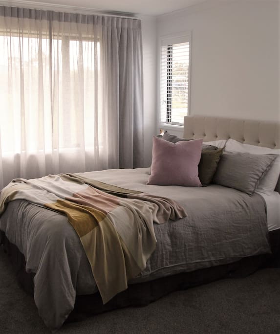 bedroom 1 - ensuite Queen bed