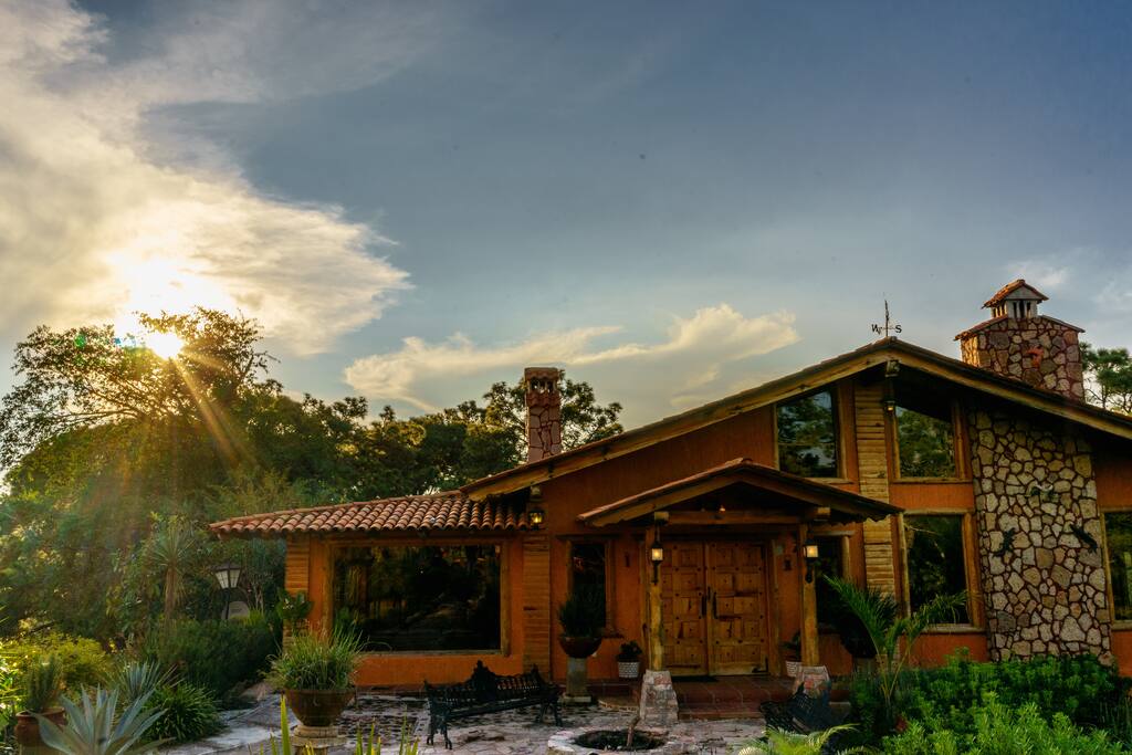 Gran Cabaña El Tlayan (Bosque de la Primavera) - Cabañas en renta en