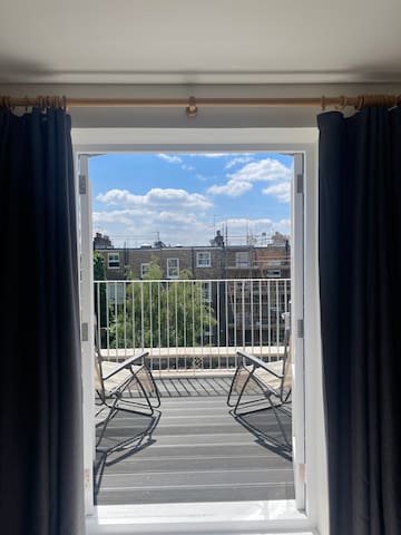 Luxury 2BR Notting Hill Flat • Terraces, Lift & AC gallery image 2