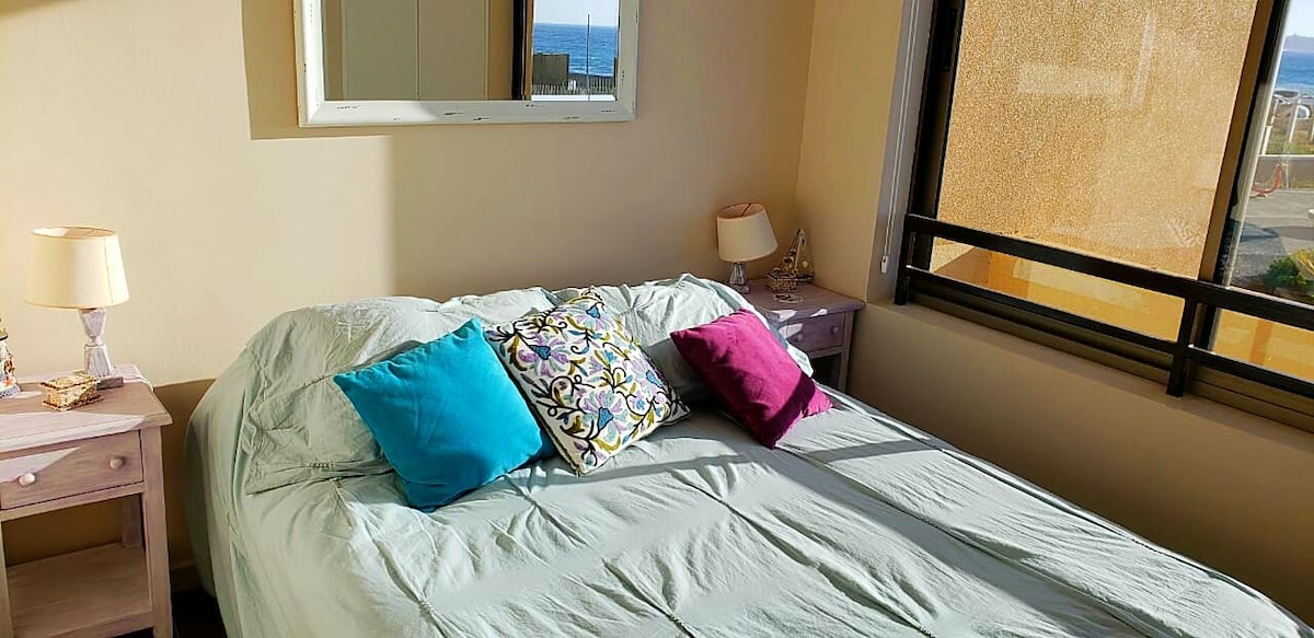 Druhá spálňa, manželská posteľ, výhľad na oceán