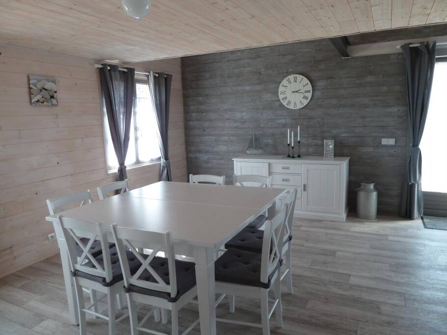Salle à manger pièce de vie