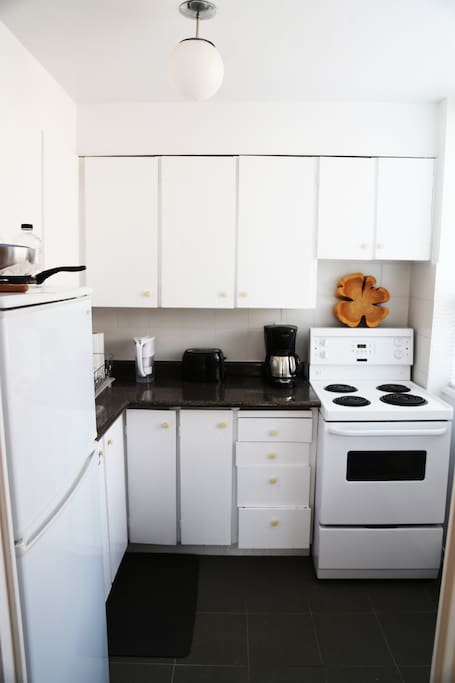 The kitchen is compact and very easy to work in; pots and pans, plates and utensils, coffee-maker and toasters.. all available!