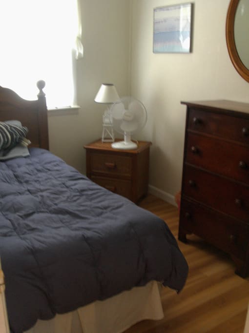 Twin bedroom