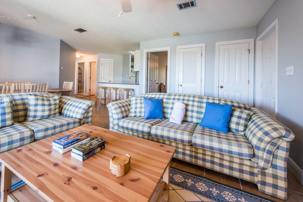 Living Area with Queen Sleeper