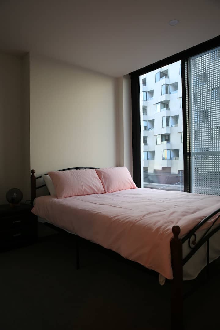 غرفة نوم في
