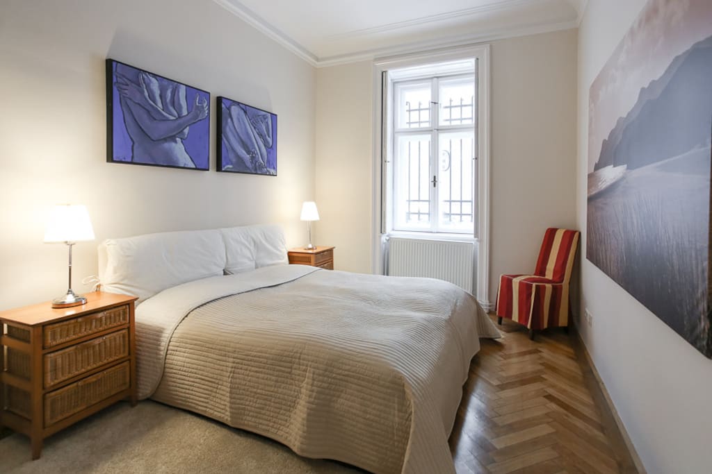 Schlafzimmer 2 / Bedroom 2