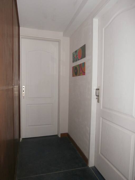 Entrada a los apartamentos 1 y 2