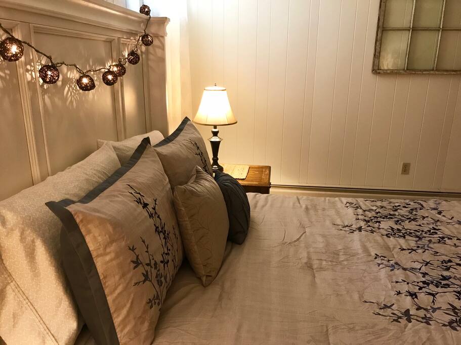 Master Bedroom with Queen Bed