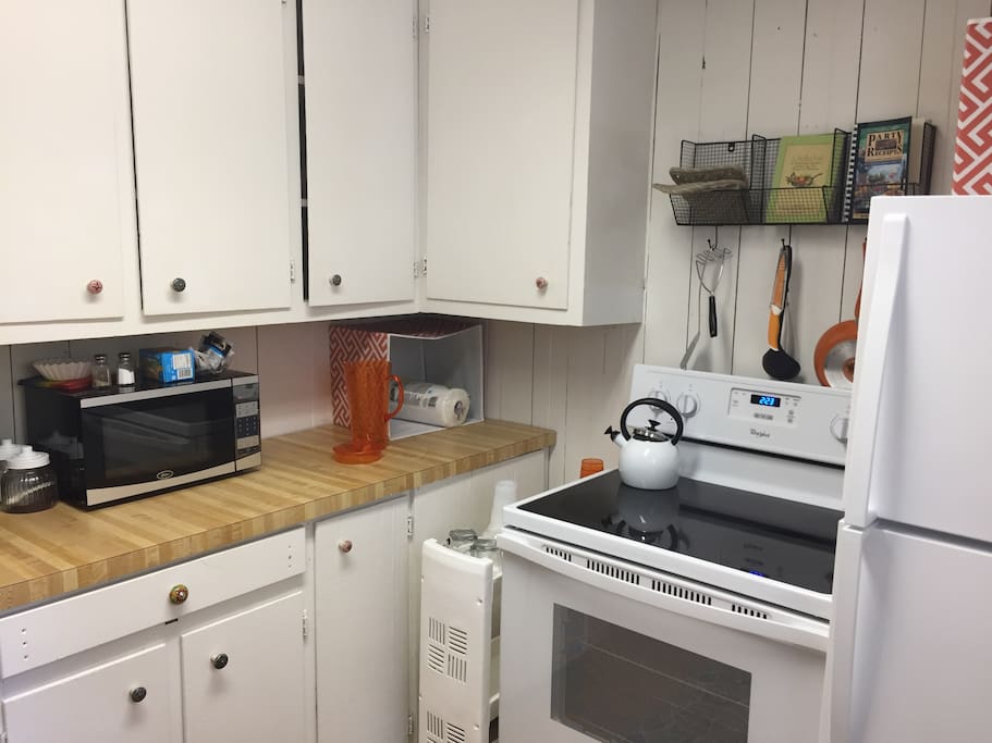 Coffee, tea and breakfast provided.