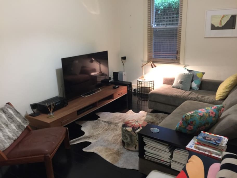 Design Decor, Large TV, Access to Wifi, Netflix and Foxtel, comfy large couch