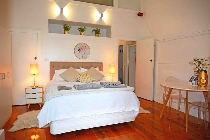 Cosy Character Studio on Queen Street, City Centre