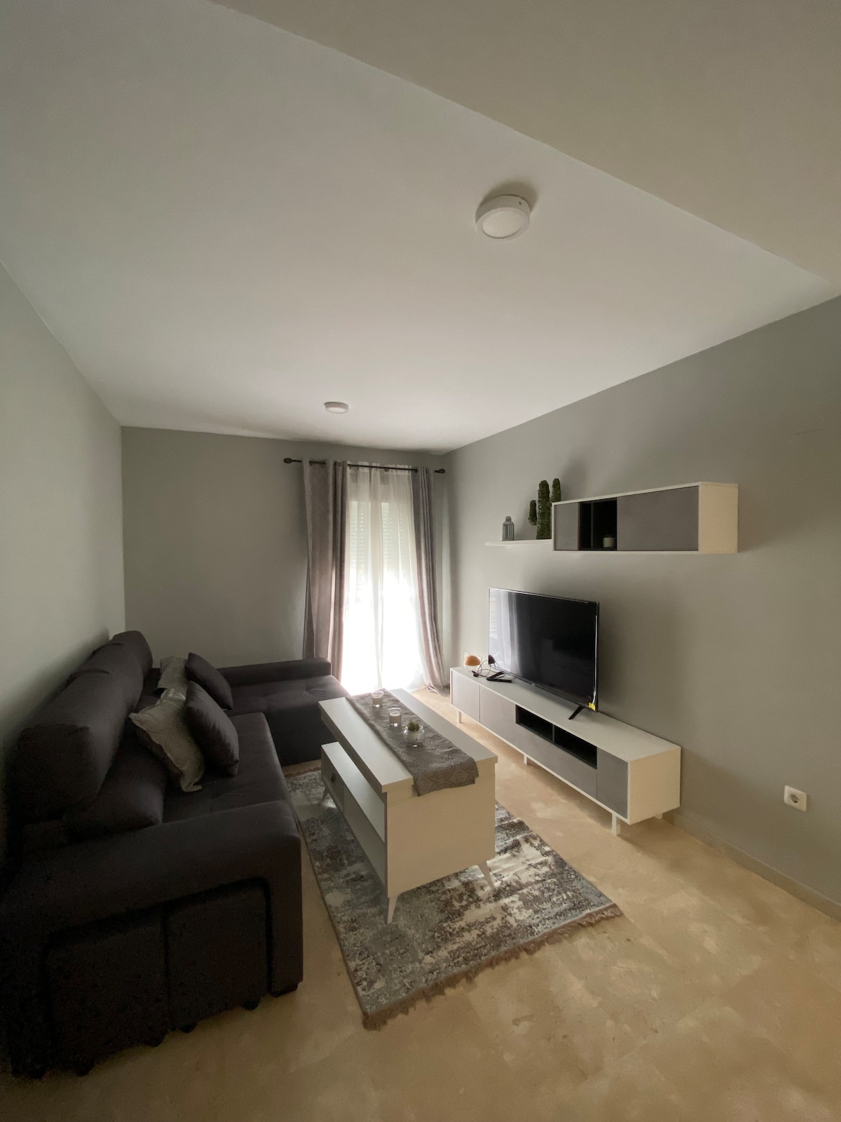 Annuncio Airbnb popolare: Comfortable and bright apartment with parking. a San Fernando