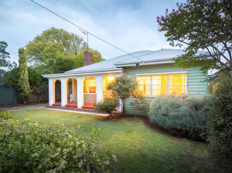 Cheerful 3 bedroom home in the centre of town