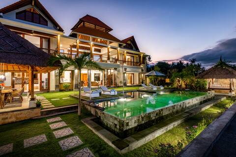 Villa Shalimar beach front in Amed