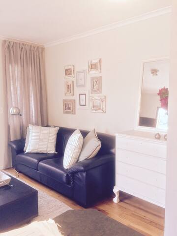 2 Bedroom House in Observatory Cape Town gallery image 3