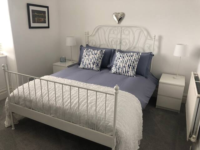 Port private room with en-suite and sea views
