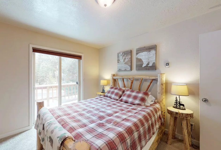 غرفة النوم الثانية - سرير بحجم كوين ، مشاركة السطح الأمامي مع غرفة كوين أخرى