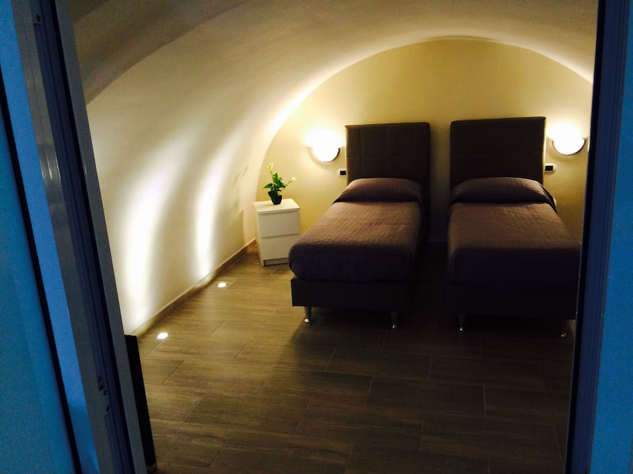 Fascinating Bedroom with twin beds - Details