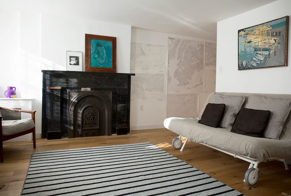 Living room converts to second bedroom.