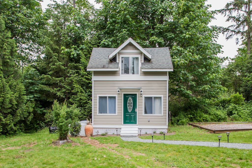 Welcome to your tiny house vacation!
