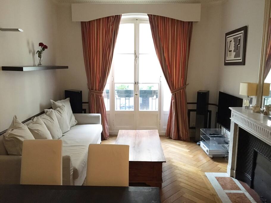 Salon lumineux avec tout confort