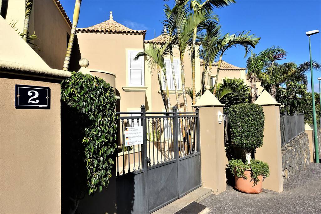 Puerta de entrada al residencial