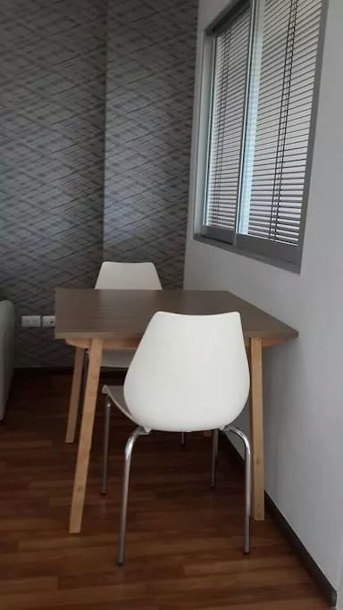 working/dining corner