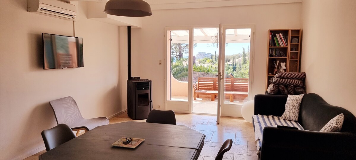 Popular Airbnb listing: Quiet pool villa in the cliff in Rayol Canadel Sur Mer