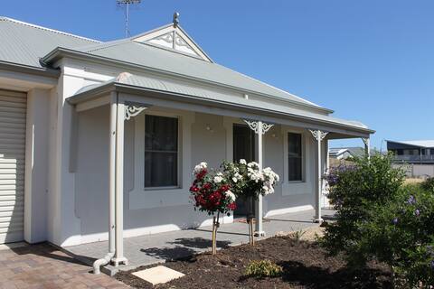 Pebbles Cottage at Normanville
