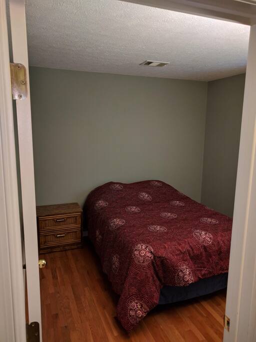 full bed; bedroom