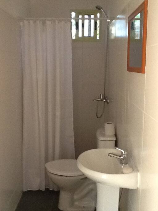 limpieza y exelente ducha !
