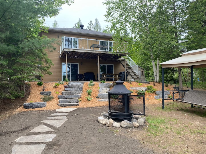 Chalet du Lac Jaune. Waterfront. Chalets for Rent in Chertsey, Quebec